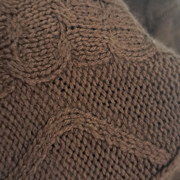 A sweater - Picture 5 of 10